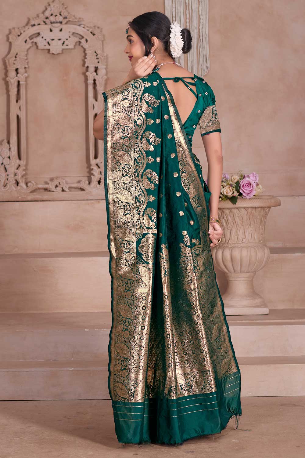 Trendy Art Silk Fabric Green Color Weaving Banarasi Jari Saree