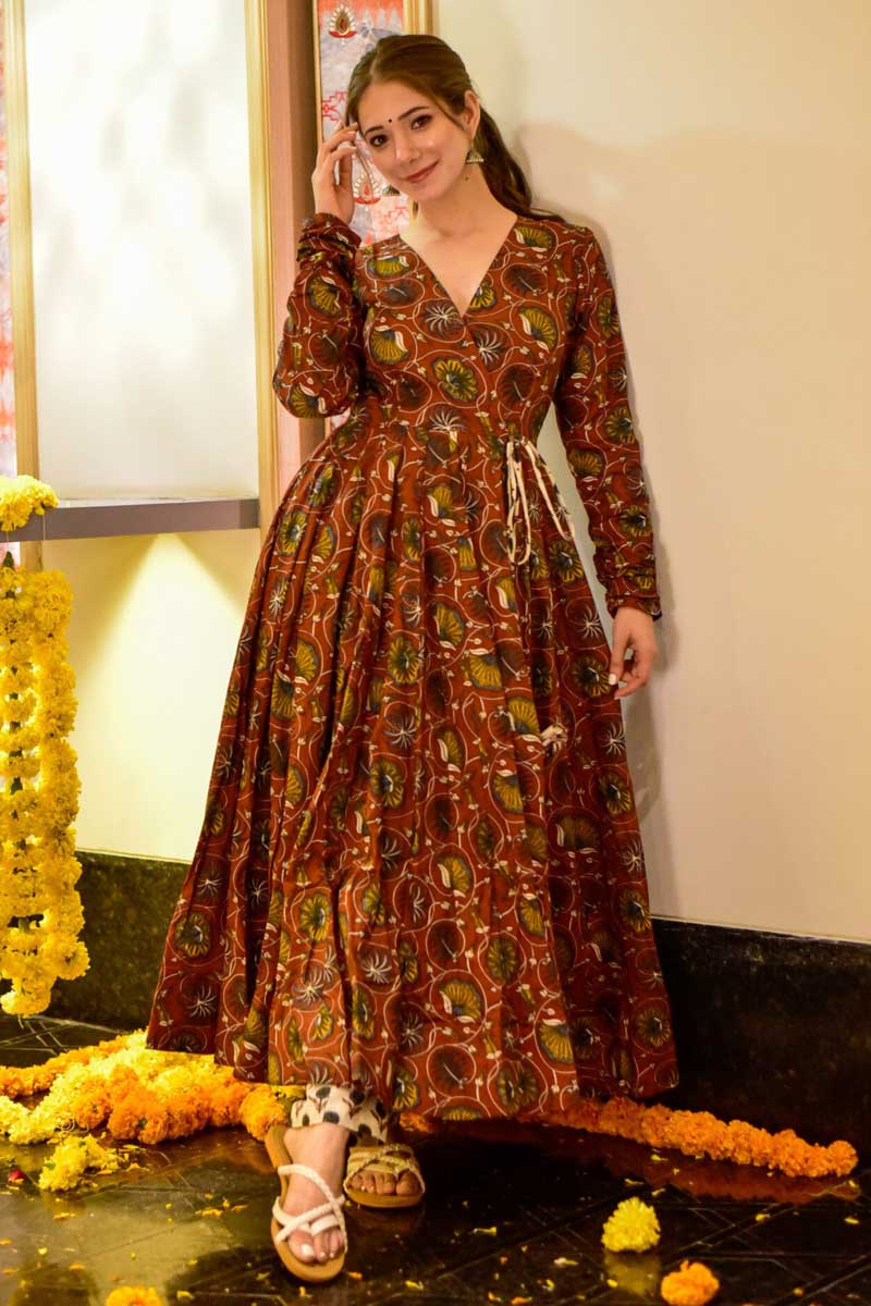 Rust Color Cotton Fabric Tempting Readymade Kurti With Bottom