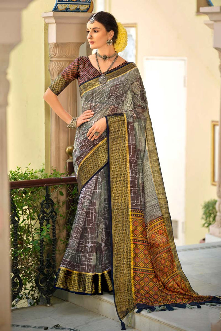 Grey Color Cotton Fabric Daily Wear Saree With Fascinating Printed Work