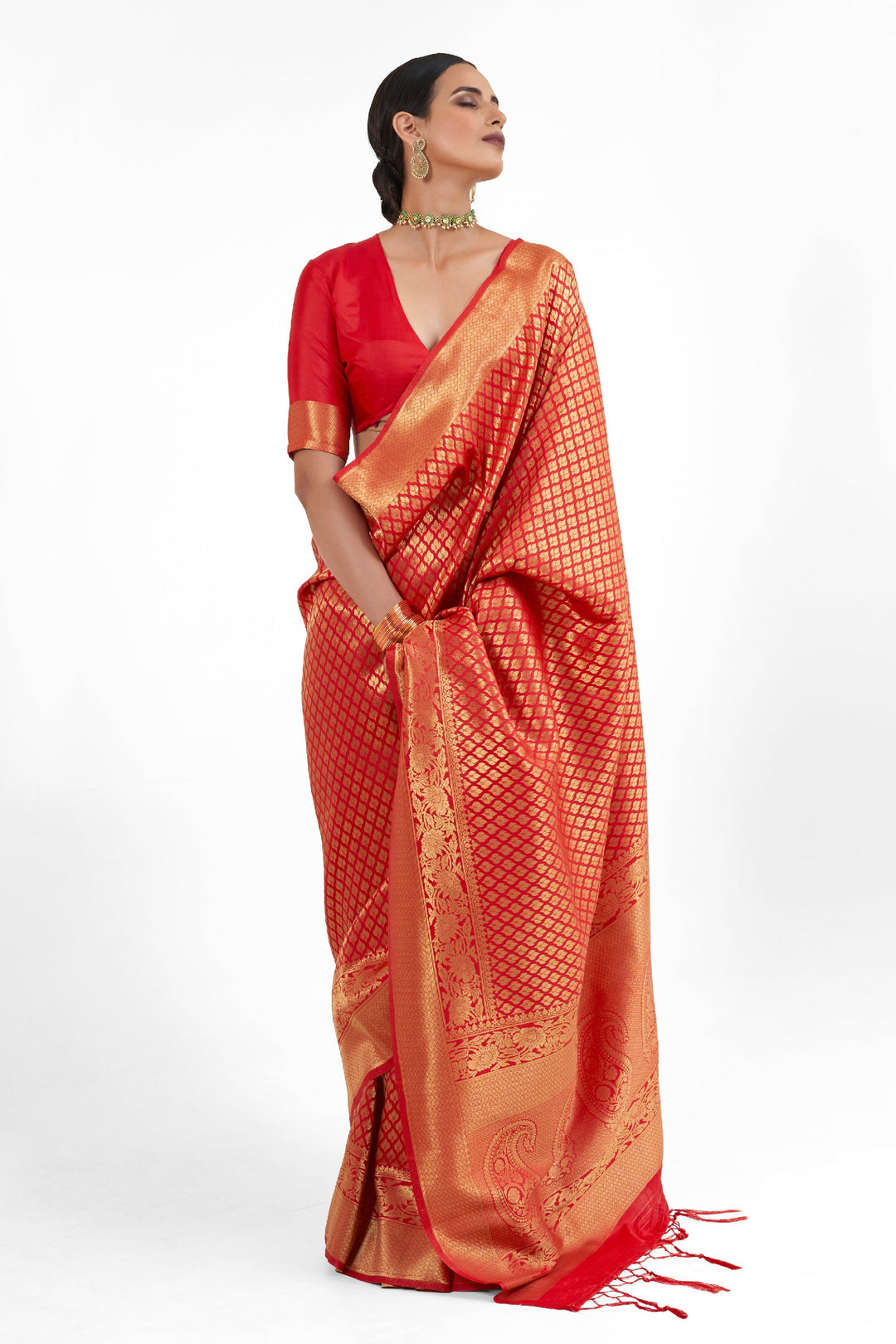 Winsome Handloom Weaving Red Color Silk Fabric Saree