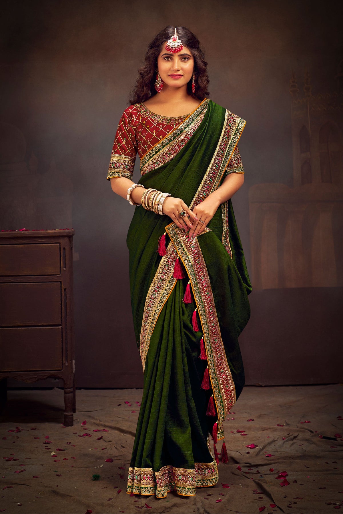 Fashionable Mehendi Green Color Border Work Banglori Silk Saree