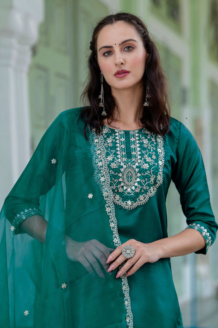 Green Color Silk Fabric Engaging Readymade Salwar Suit