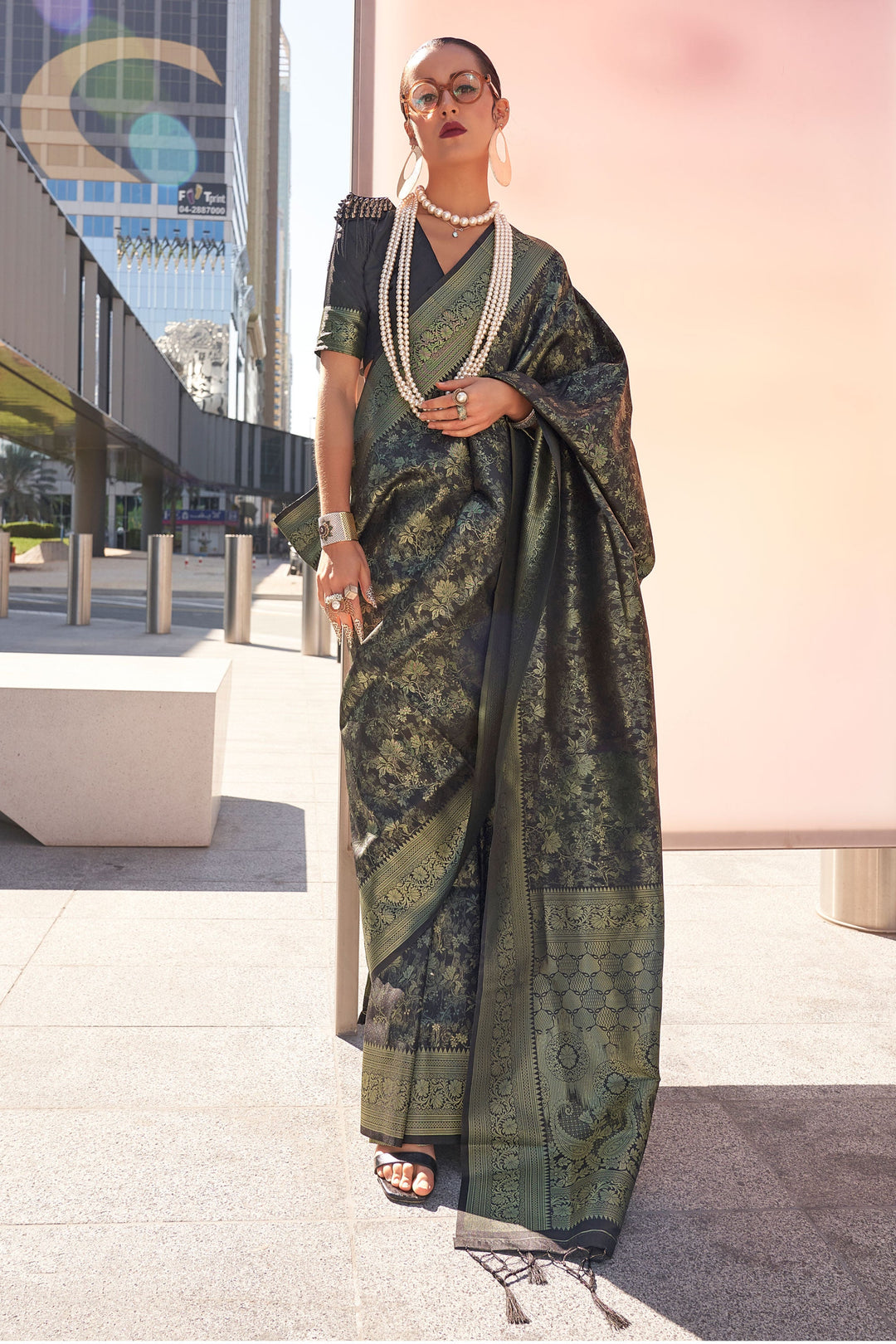 Black Color Beatific Look Handloom Weaving Saree | Buy Online India