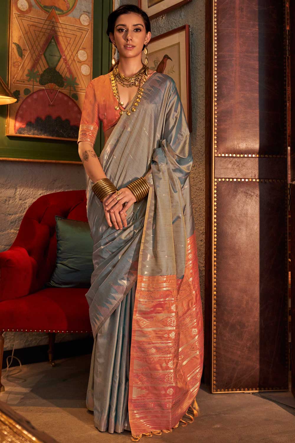 Grey Color Pleasant Handloom Weaving Silk Saree