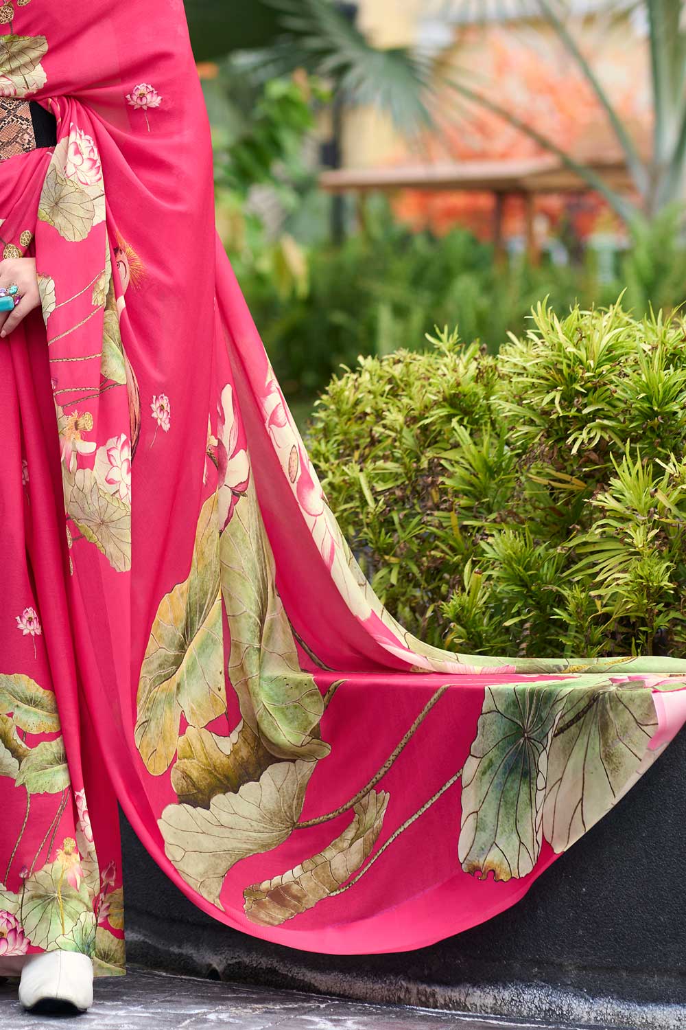 Fabulous Floral Printed Saree in Pink Georgette Fabric