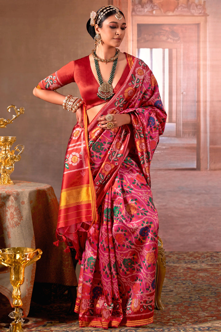Appealing  Art Silk Fabric Patola Printed Saree In Pink Color