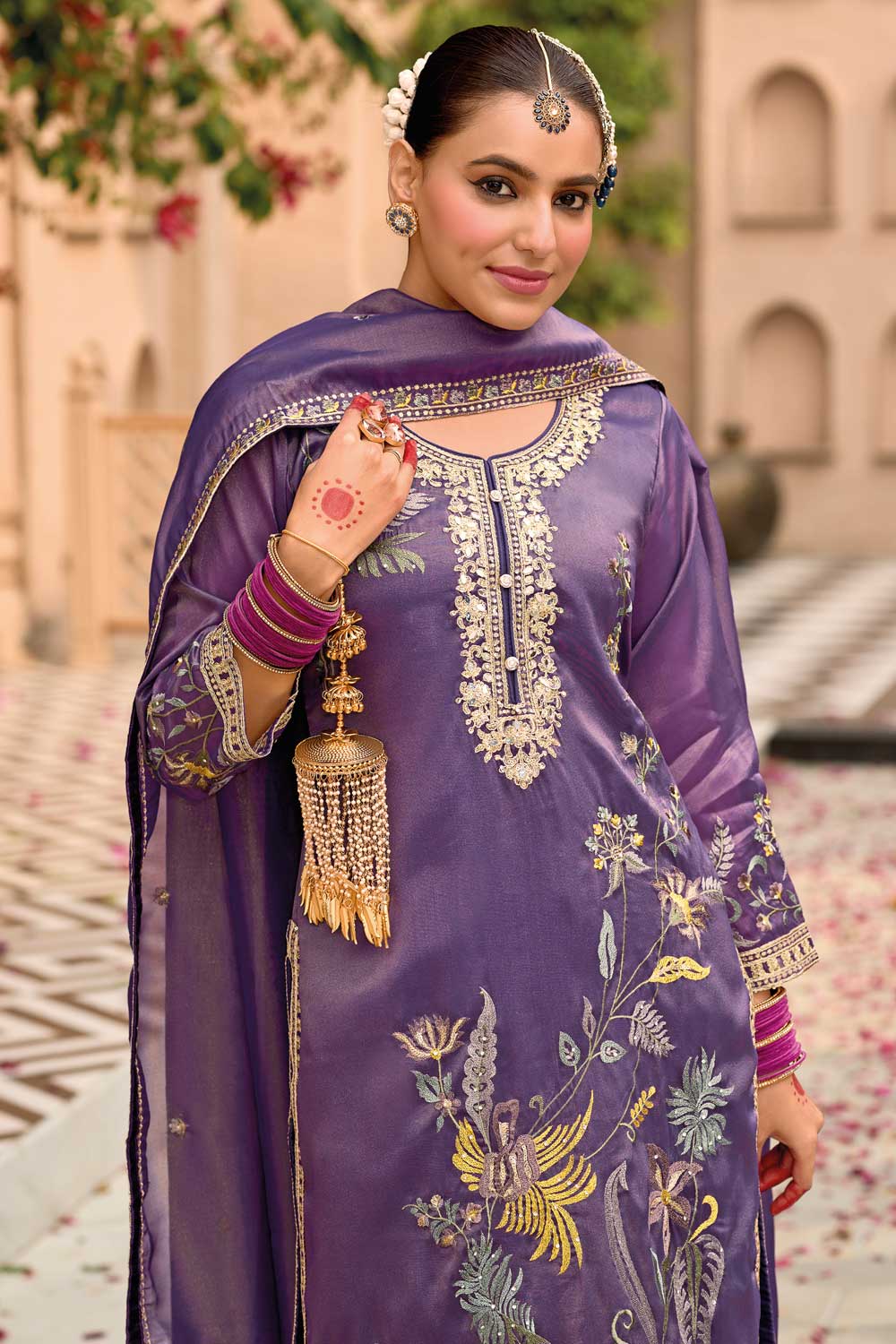 Fancy Fabric Lavender Color Beatific Readymade Salwar Suit