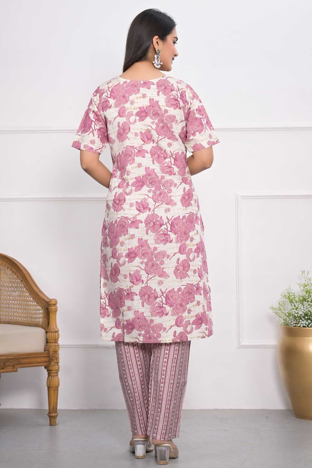 Engaging Pink Color Chanderi Fabric Kurti With Bottom