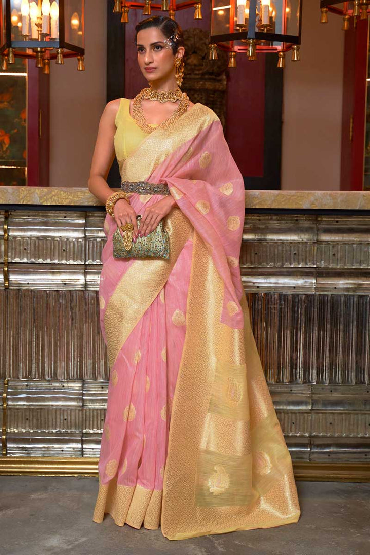 Linen Fabric Pink Color Intriguing Saree With Contrast Pallu