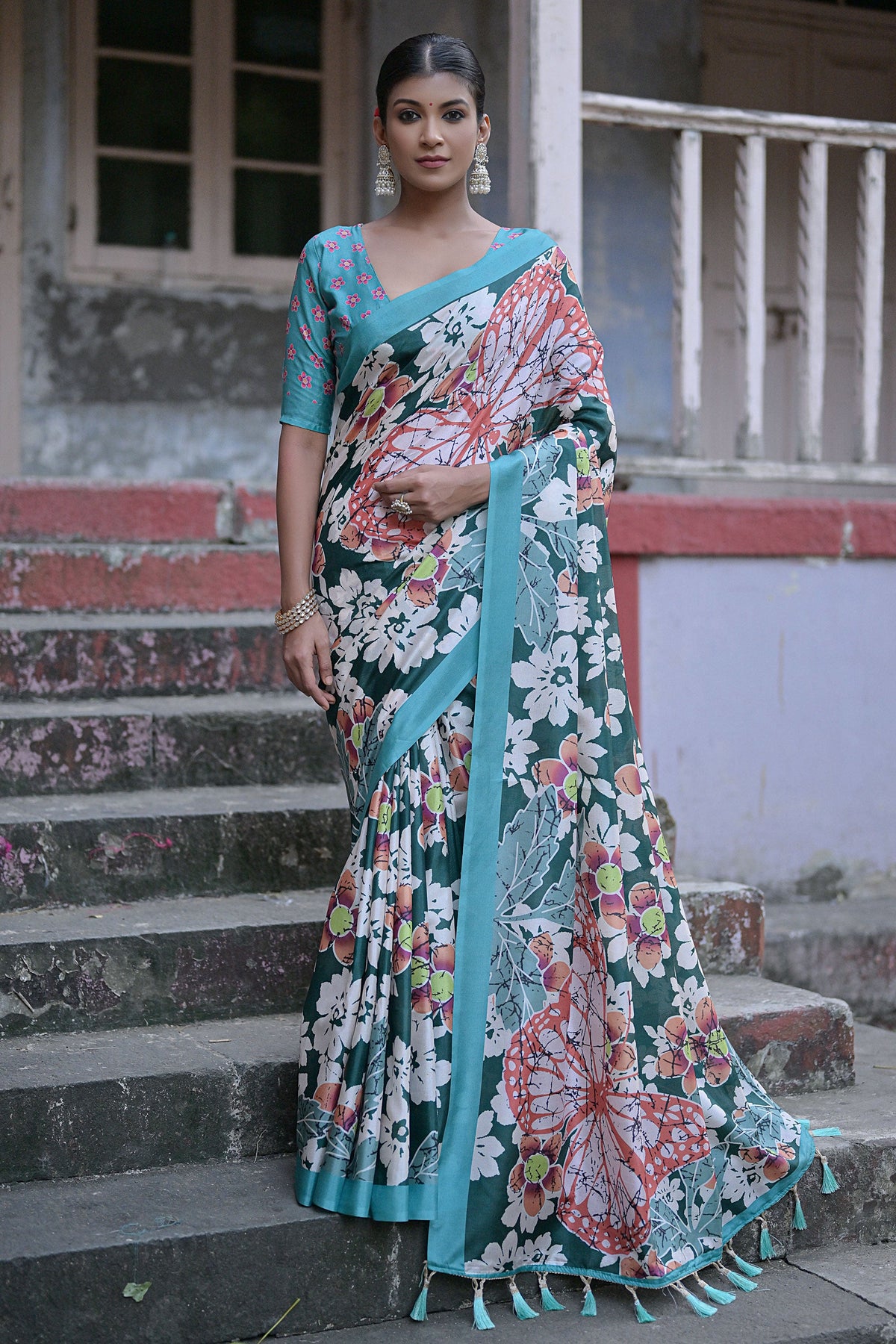 Green Color Exclusive Floral Printed Cotton Silk Sarees