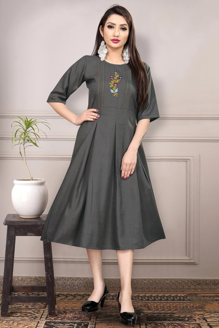 Fancy Grey Color Casual Wear Thread Embroidered Kurti In Cotton Fabric