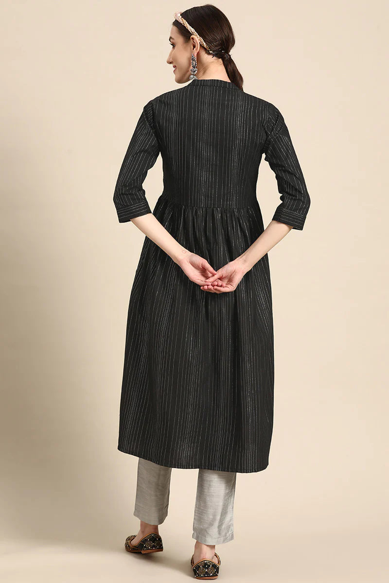Casual Look Black Color Adorning Kurti In Cotton Fabric