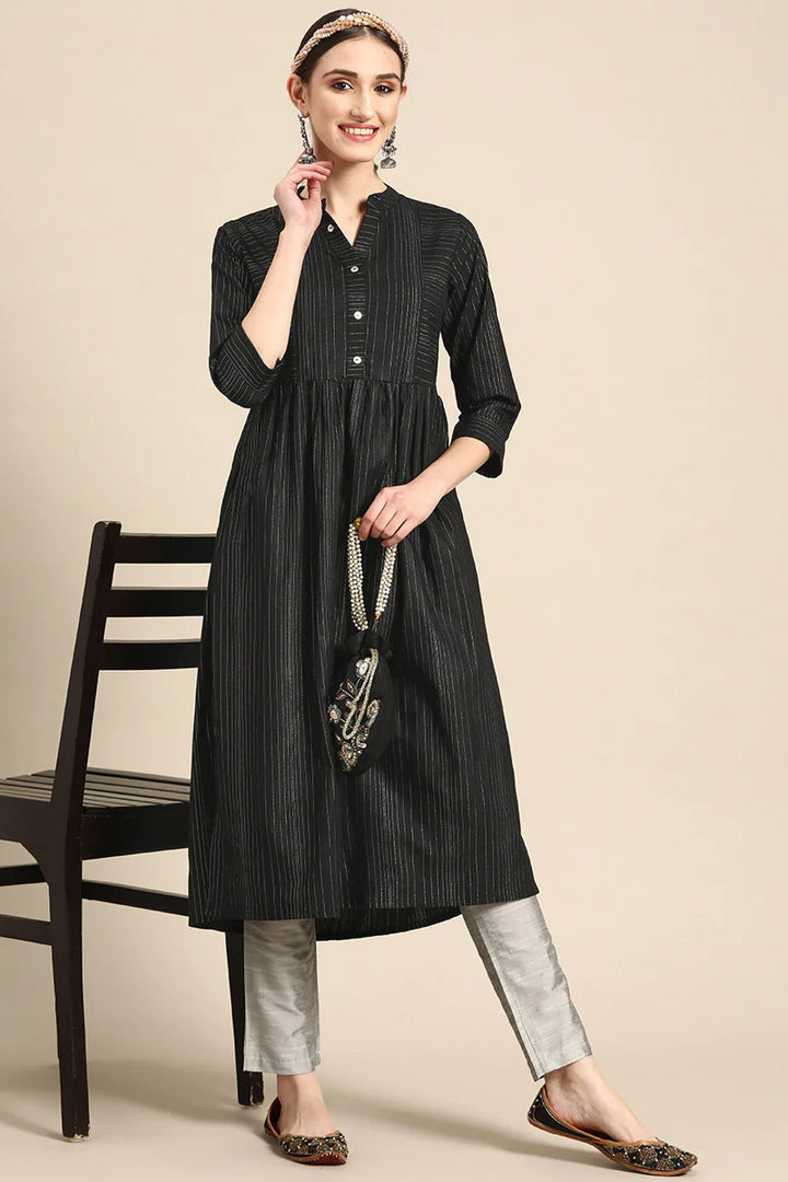 Casual Look Black Color Adorning Kurti In Cotton Fabric