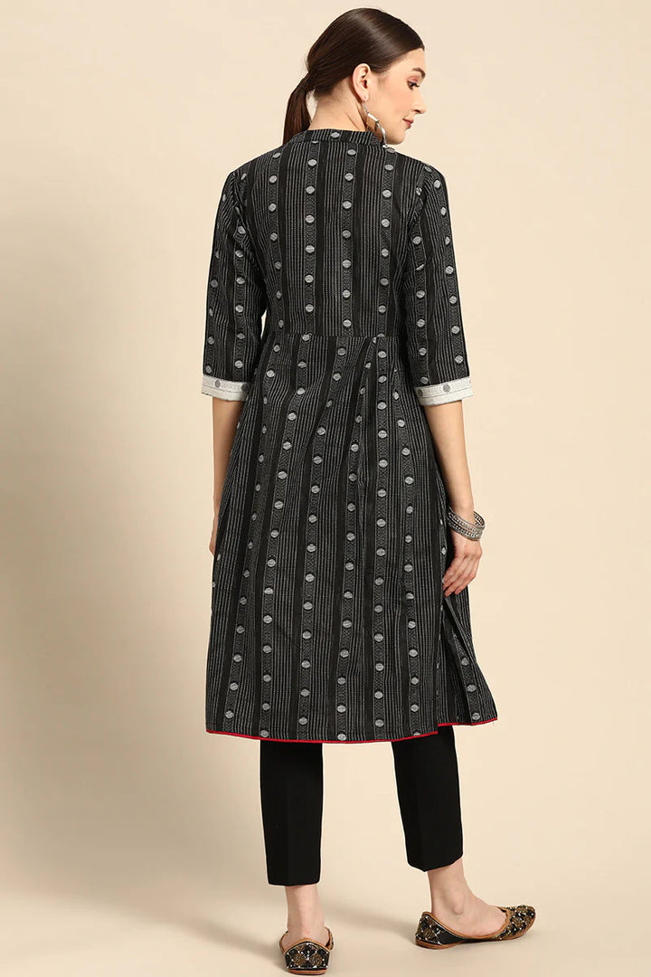 Cotton Fabric White Color Kurti In Intricate Casual Look